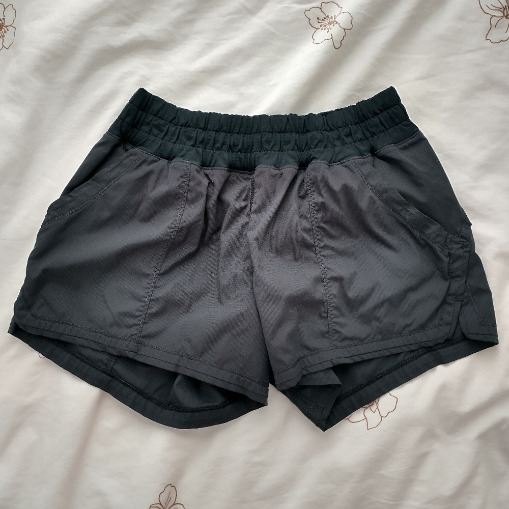 Lululemon shake and break black shorts